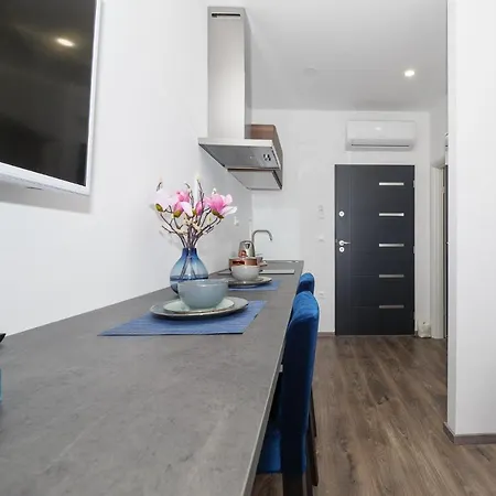 Apartment Arena Delight