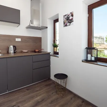 Apartment Arena Delight